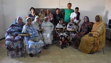 GROUP PHOTO HERE Antoni with a young group of Sahrawi refugees in Tinduf, Algeria (Project www.megafone.net/SAHARA)
